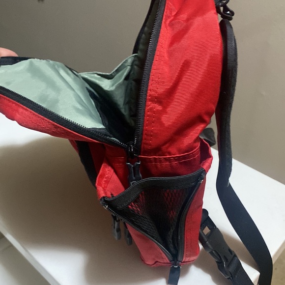 Red Victorinox makers of the original Swiss Army knife - Picture 8 of 9